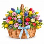 Цветы в корзинке с гиацинтами